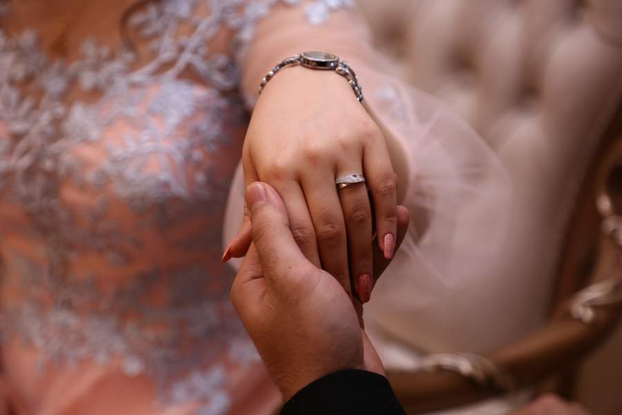 نمونه کار عکاسی عقد و عروسی
              توسط خانم باقری